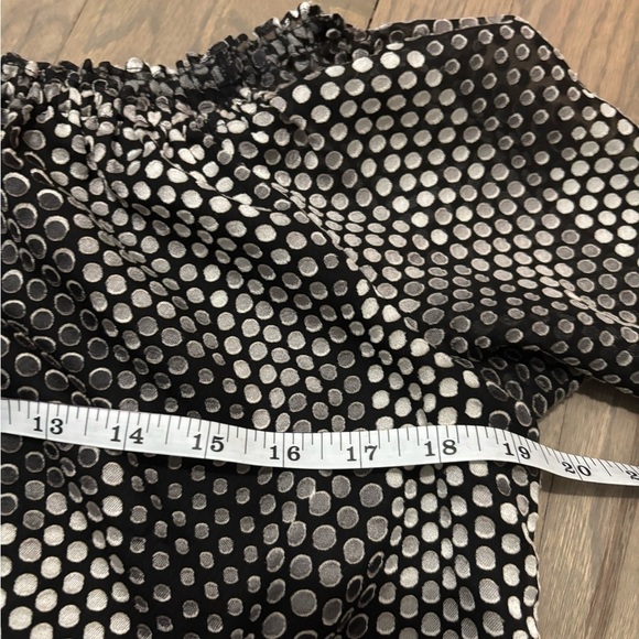 White House Black Market off the shoulder  blouse. Medium - Picture 4 of 6